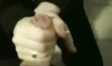 Alison Masturbasi di video cersex tempat tidur