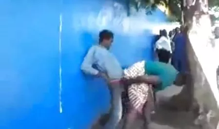 Dua teman-teman strip ke bawah dan mencoba film dewasa hd mainan
