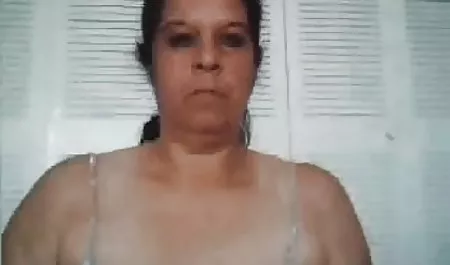 Nikki video seks dewasa mendapat Clit mengisap sampai dia cums