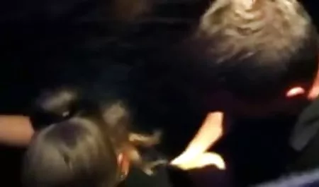 Tua rambut pirang nenek menyebalkan dan rides pada waktu yang sama cerita dewasa dan video