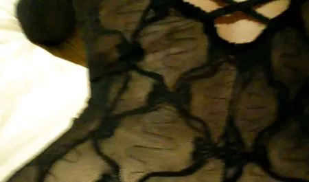 Anggun cewek seksi dengan tindik sepong sampai cum di mulut waptrick xxx dewasa